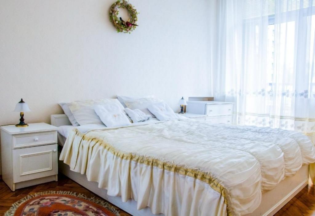 Kiev Hotel Service Apartments Стая снимка